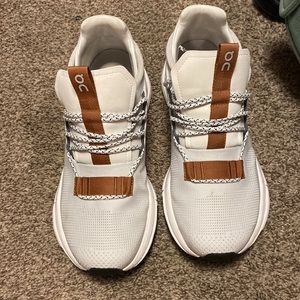 On Cloudnova brown/white